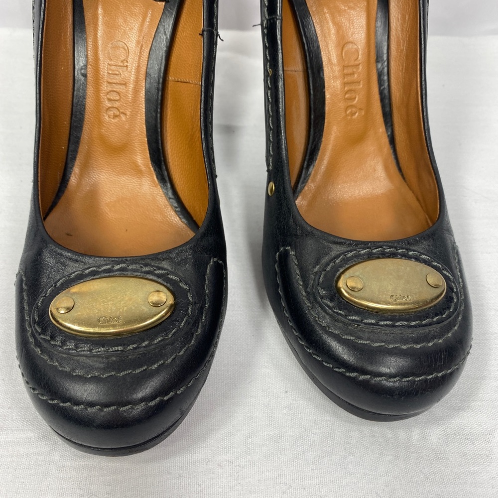 Chloe Front Brass Plate Block Heel Pump Round Toe Blk White Contrast Stitch 37.5 - Picture 6 of 16